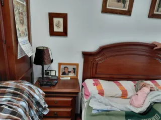 Armario de madera 4 puertas con espejos mesita noc