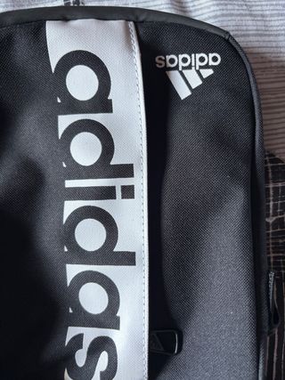 Bandolera Adidas Negra y Blanca