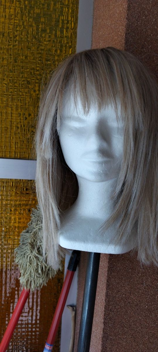 Peluca Ellen Wille con flequillo  