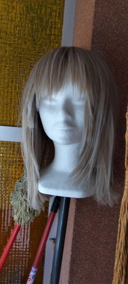 Peluca Ellen Wille con flequillo  