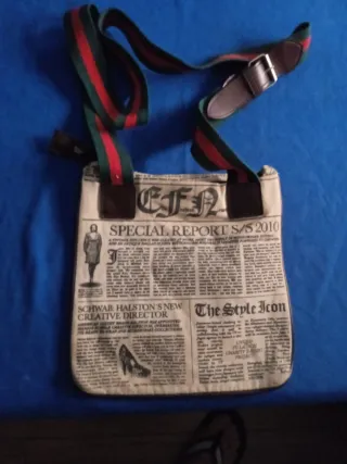Bolso Gucci estilo periódico
