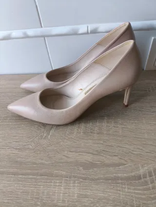 Zapatos de tacón Zara beige