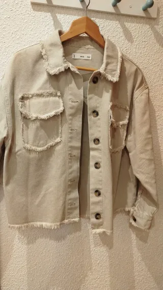Sobrecamisa oversize Mango Deshilachada Talla XS
