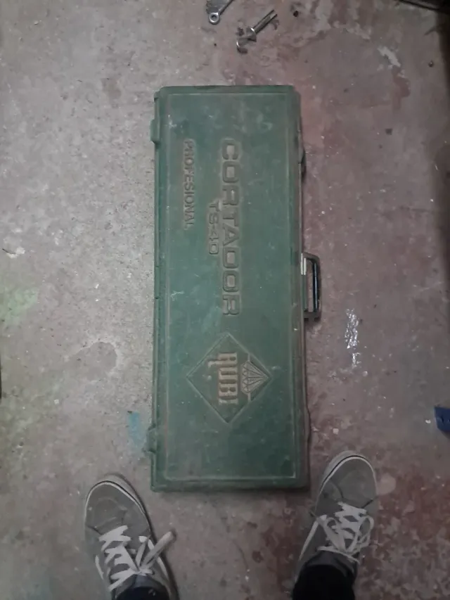 Cortador de azulejo Rubi con maletín