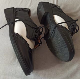Zapatos Oxford negros y blancos