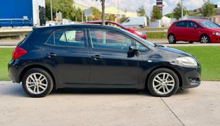 Toyota Auris 2010 PEGATINA B 🟡