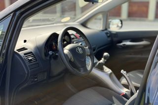 Toyota Auris 2010 PEGATINA B 🟡