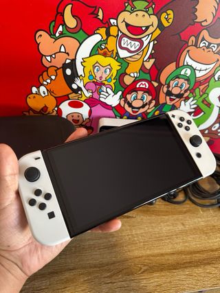Nintendo Switch OLED White 10/10 con valigia 2022