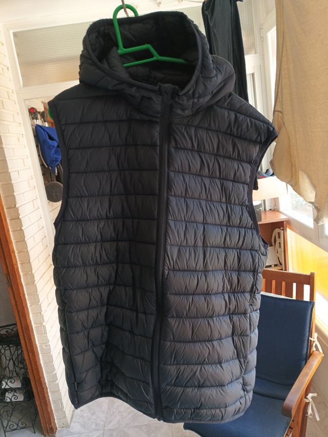 Chaleco de plumas negro. Precio negociable