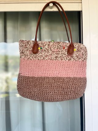 Bolso crochet único marrón, rosa y beige.
