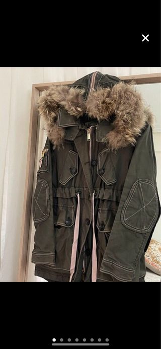 Parka Highly Preppy verde militar con detalles pin