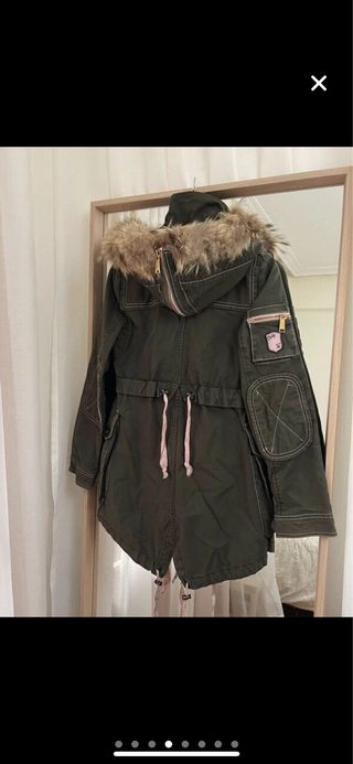 Parka Highly Preppy verde militar con detalles pin