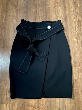Falda Zara negra con cinturón