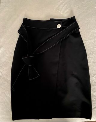 Falda Zara negra con cinturón