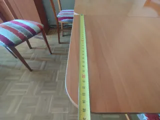 Mesa de comedor de madera