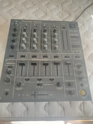 Mixer DJ Pioneer DJM-600