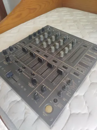 Mixer DJ Pioneer DJM-600