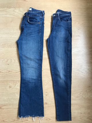Pantalones vaqueros azules
El Levis es pitillo
