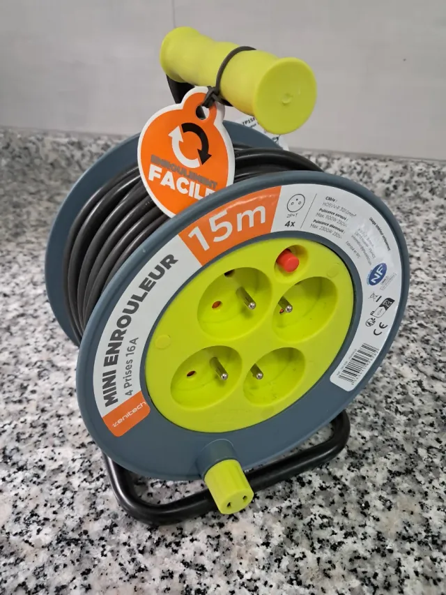 Alargadera enrollacables de 15m 4 tomas 16A