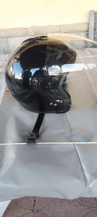 Casco de moto negro