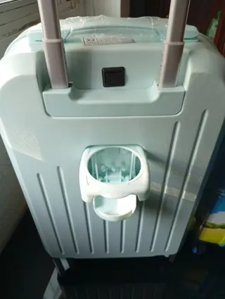 Maleta con cargador incorporado