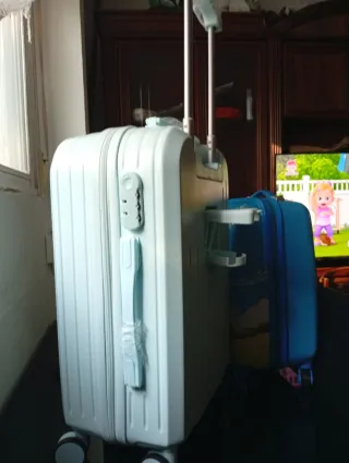 Maleta con cargador incorporado