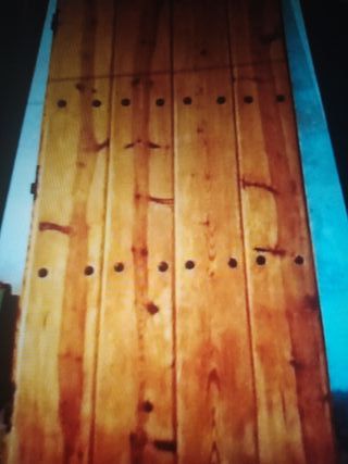 Puerta antigua de madera rústica