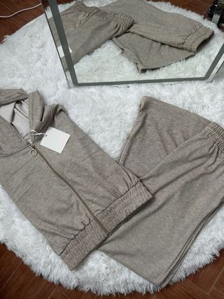 Conjunto chándal beige con brillo
