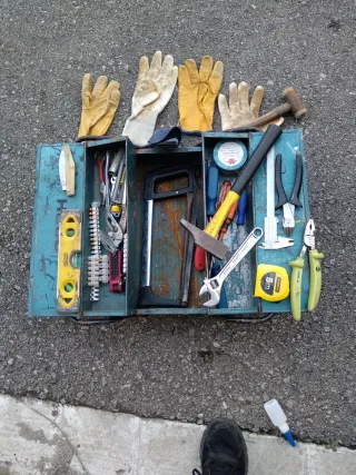 Caja de herramientas con accesorios