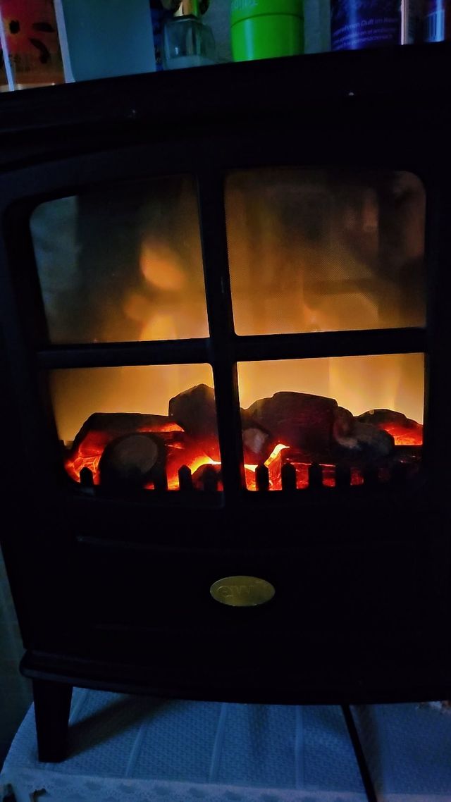 Urge!! Chimenea eléctrica negra