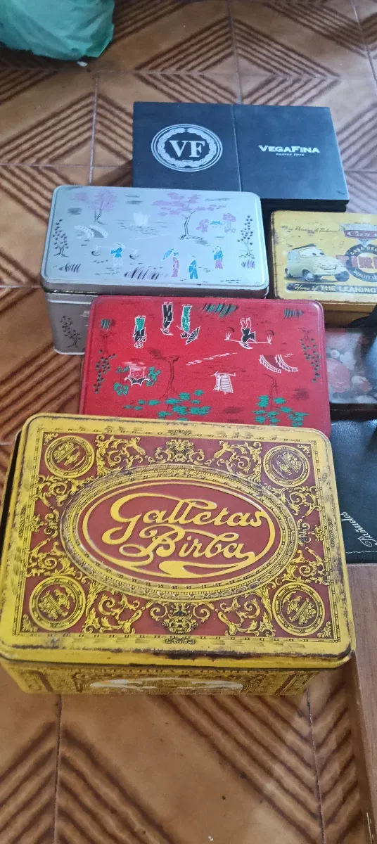 15€€ el lote,Lata de colección Cola Cao y Birra