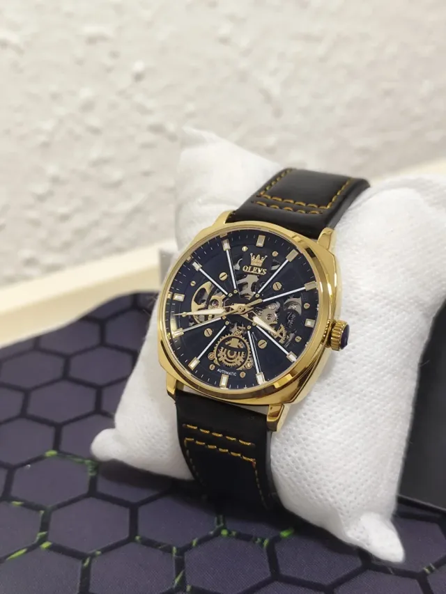 Reloj Olevs Automático Dorado y Negro