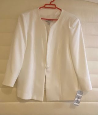 Americana blanca nueva con etiqueta