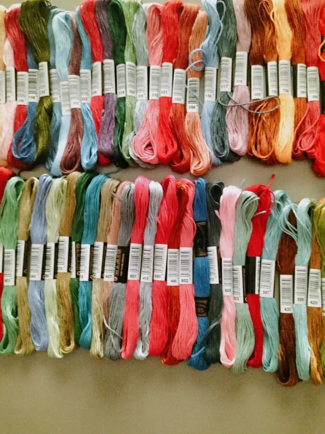 Lote 100 madejas hilo bordar marca blanca