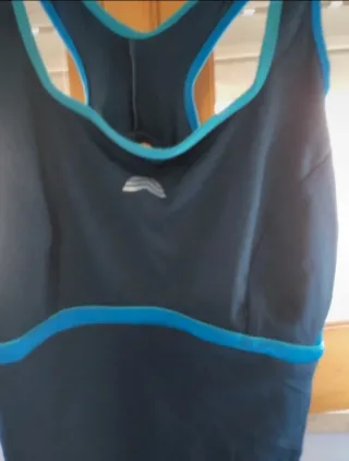 Top sportivo donna blu con bordi azzurri