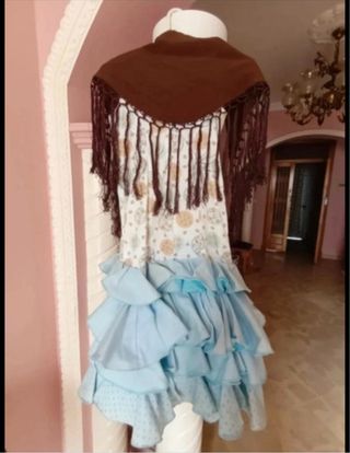 Traje de flamenca volantes azul y marrón