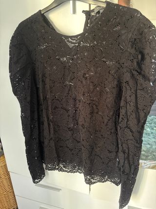 Blusa encaje negra manga larga