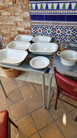 Juego de 7 bandejas y plato de porcelana