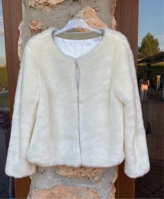 Abrigo blanco de pelo sintético