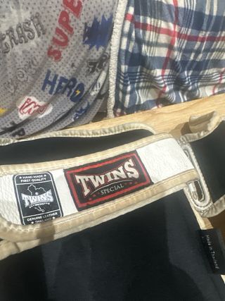 Twins Special - Espinilleras Muay Thai
Talla L