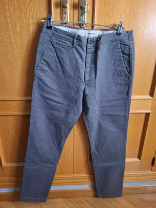 Pantalón Chino Jack & Jones Gris
Talla 31-32