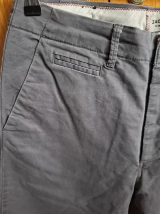 Pantalón Chino Jack & Jones Gris
Talla 31-32