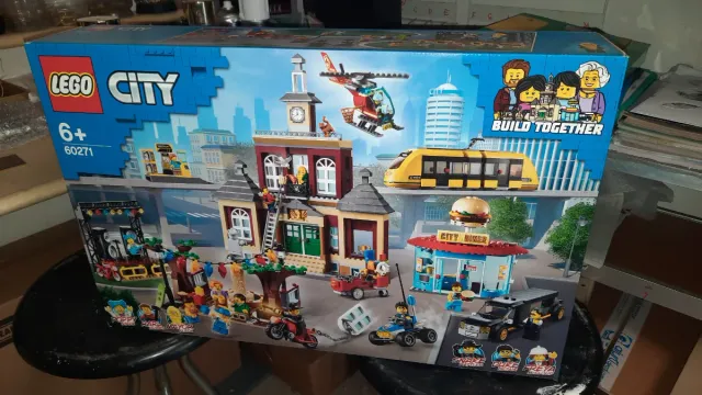LEGO City 60271 Piazza - Nuovo