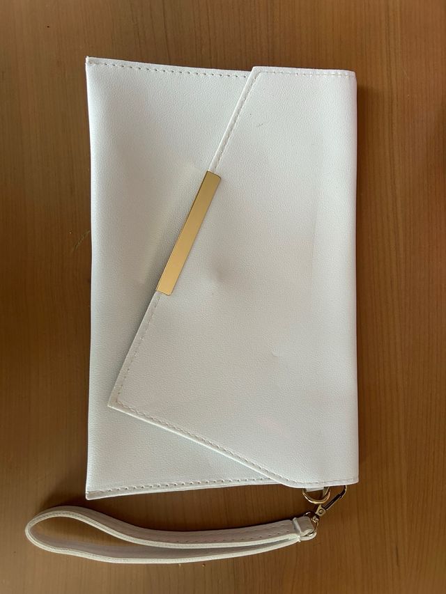 Pochette bianca con dettagli oro