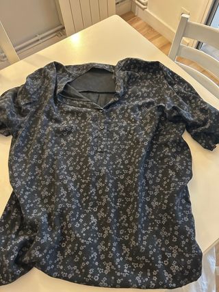 Blusa floral negra