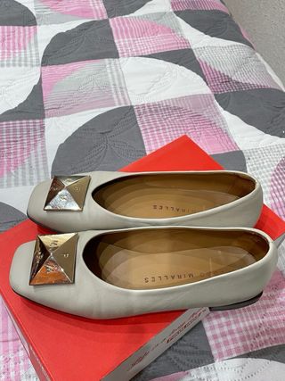 Zapatos planos Pedro Miralles beige y oro
