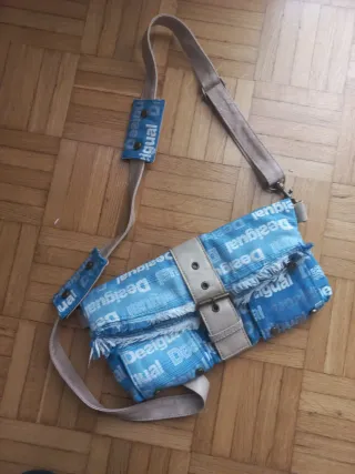 Pochette Desigual blu e beige