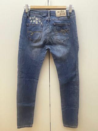 Pantalones Desigual con flores bordadas