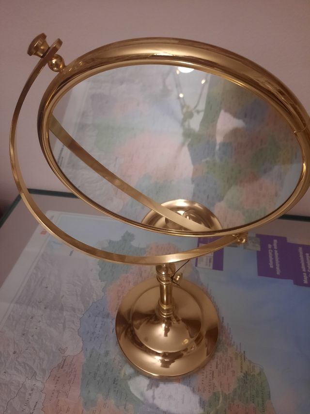 Espejo de aumento dorado
