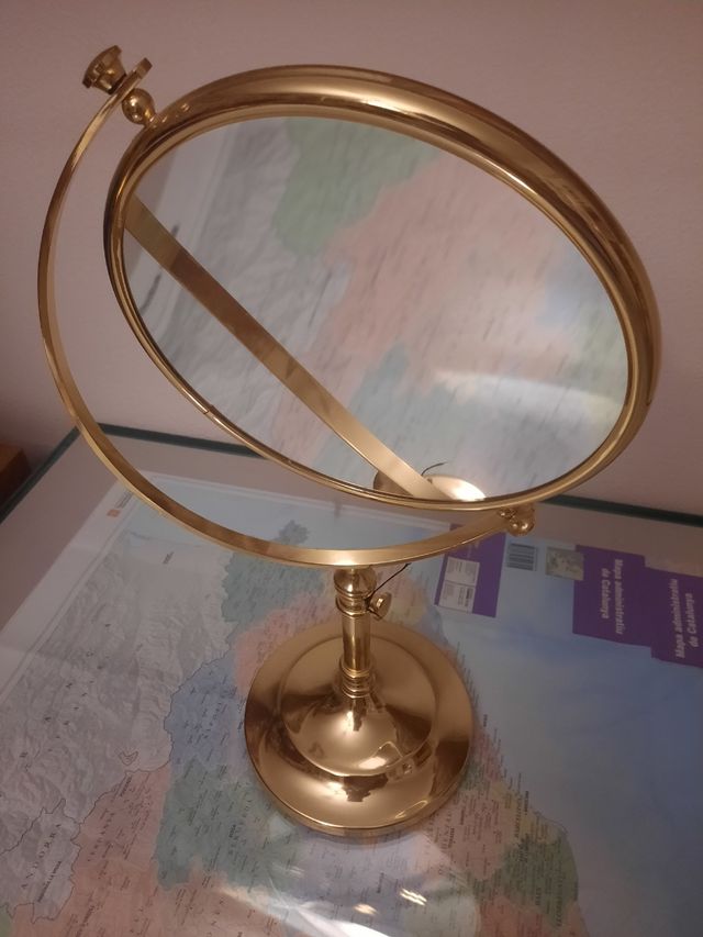 Espejo de aumento dorado